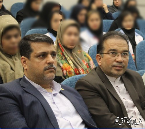 همایش یاریگران زندگی در روستا  با حضور فرماندار برگزار شد 