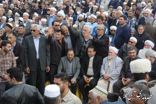 حضور فرماندار و چندی از  مسئولین استان و شهرسنان  در جشن حضور 