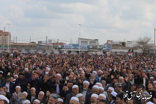 حضور فرماندار و چندی از  مسئولین استان و شهرسنان  در جشن حضور 