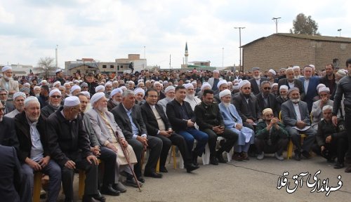 حضور فرماندار و چندی از  مسئولین استان و شهرسنان  در جشن حضور 