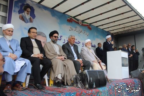 حضور فرماندار و چندی از  مسئولین استان و شهرسنان  در جشن حضور 