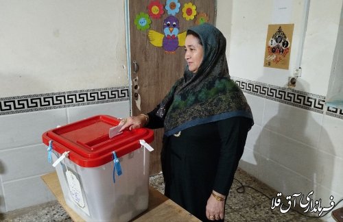 حضور مردم شریف آق قلا  پای صندوقهای رأی  همچنان ادامه دارد .