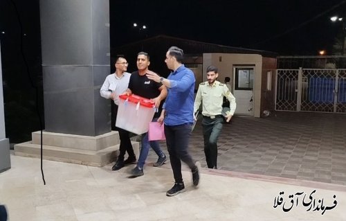 ورور صندوقهای شعب اخذ رای  پس از اتمام وقت  دور دوم انتخابات .