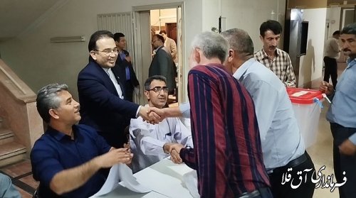 ورور صندوقهای شعب اخذ رای  پس از اتمام وقت  دور دوم انتخابات .
