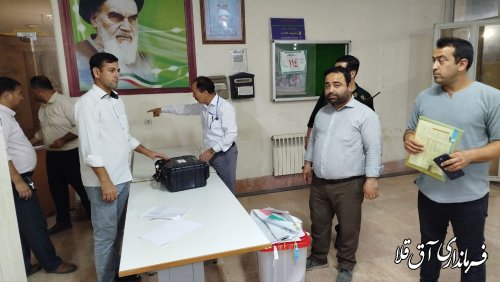 ورور صندوقهای شعب اخذ رای  پس از اتمام وقت  دور دوم انتخابات .