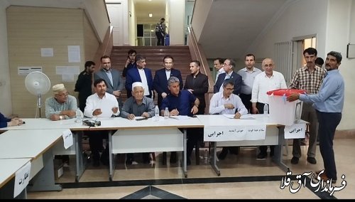 ورور صندوقهای شعب اخذ رای  پس از اتمام وقت  دور دوم انتخابات .