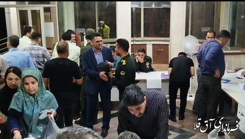 ورور صندوقهای شعب اخذ رای  پس از اتمام وقت  دور دوم انتخابات .
